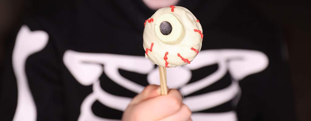 Cakepops med øjne – uhyggeligt gode til halloween!